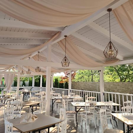 Candy Pensiune&Restaurant Dumbrava Rosie Ngoại thất bức ảnh